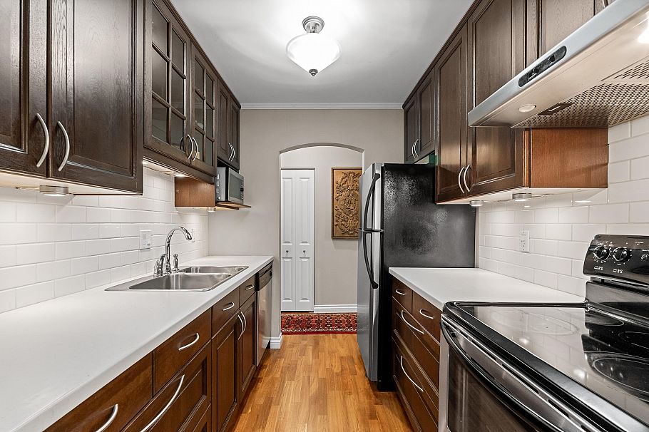 207 1750 W 10th Avenue Vancouver, BC - 9