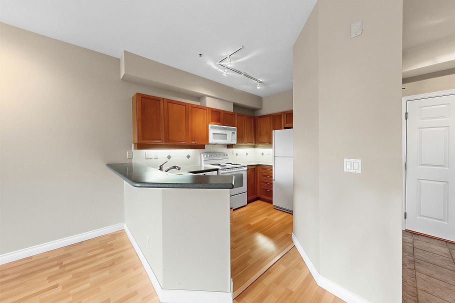 204 131 W 3rd Street North Vancouver, BC - 12