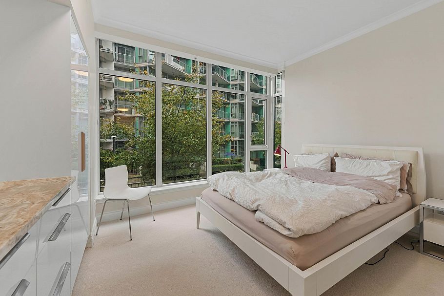 211 185 Victory Ship Way North Vancouver, BC - 19
