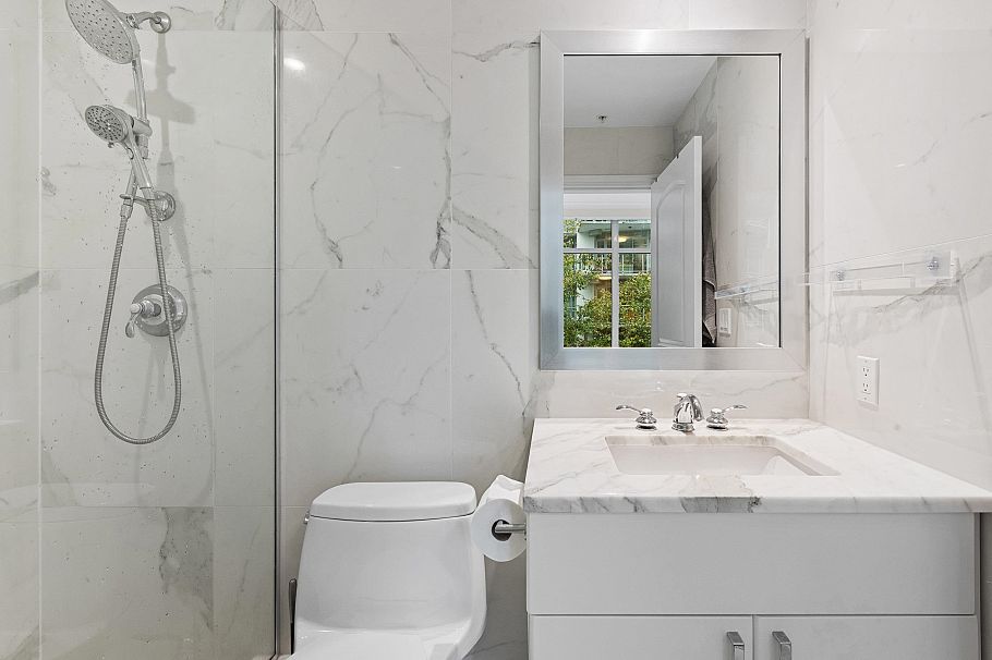 211 185 Victory Ship Way North Vancouver, BC - 21
