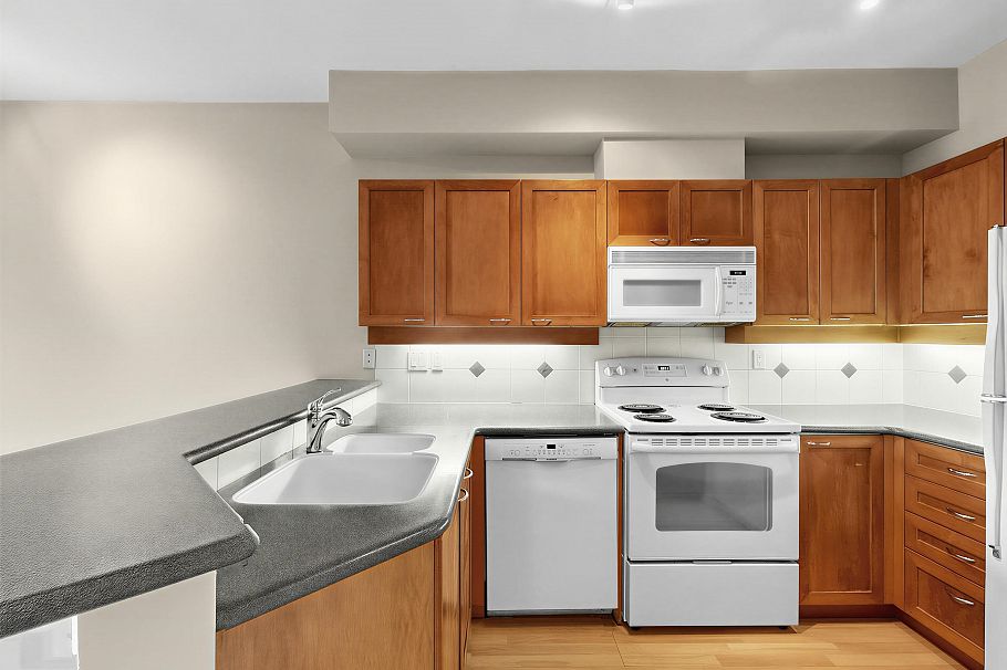 204 131 W 3rd Street North Vancouver, BC - 11
