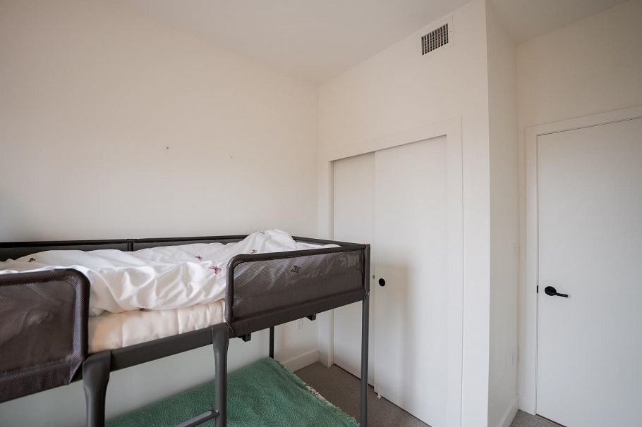 360 422 E 3rd Street North Vancouver, BC - 19