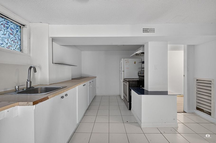 3184 E 8th Avenue Vancouver, BC - 10