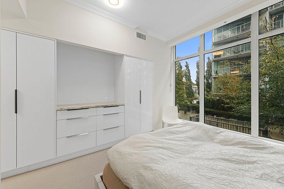 211 185 Victory Ship Way North Vancouver, BC - 23