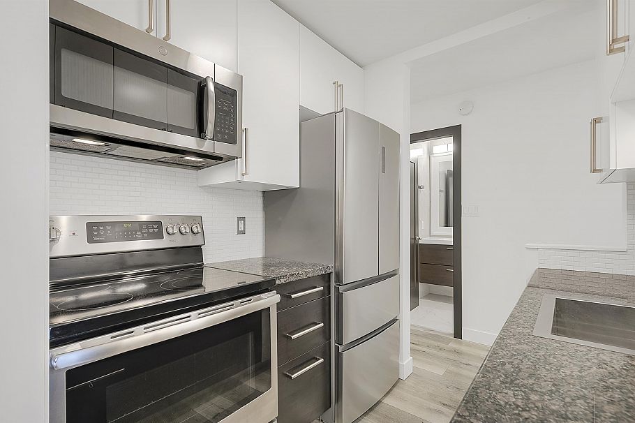 302 170 E 3rd Street North Vancouver, BC - 1