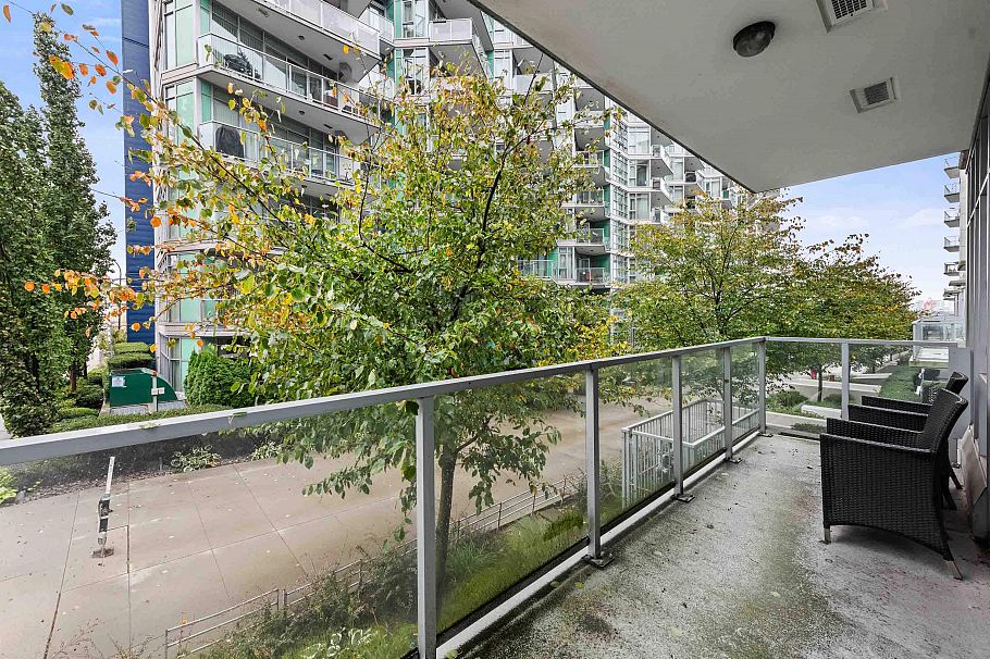211 185 Victory Ship Way North Vancouver, BC - 9