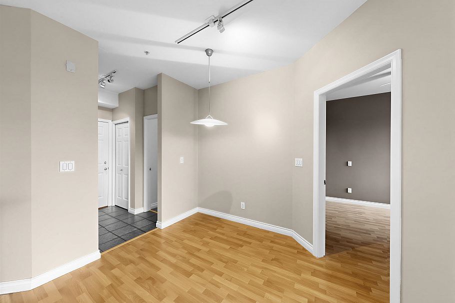 204 131 W 3rd Street North Vancouver, BC - 18