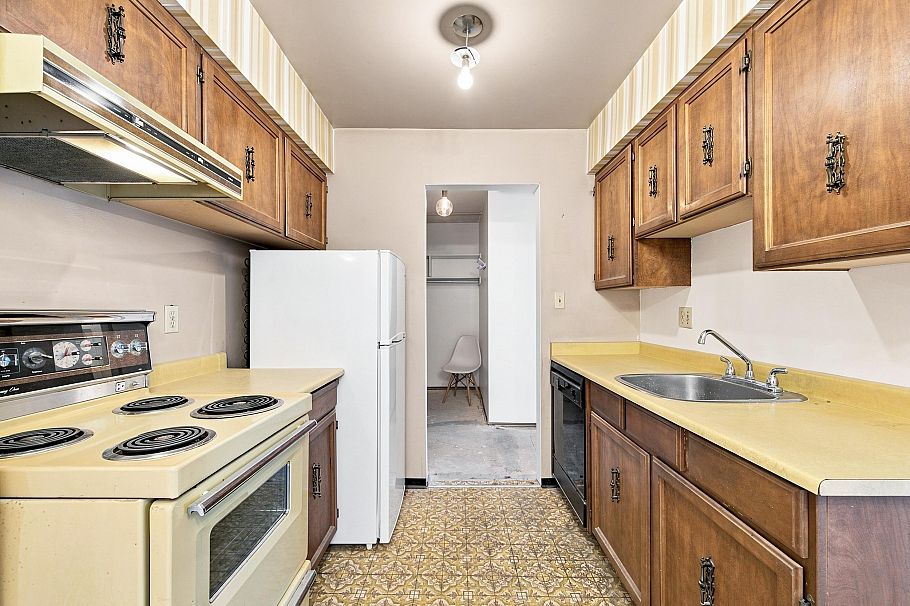205 1825 W 8th Avenue Vancouver, BC - 9