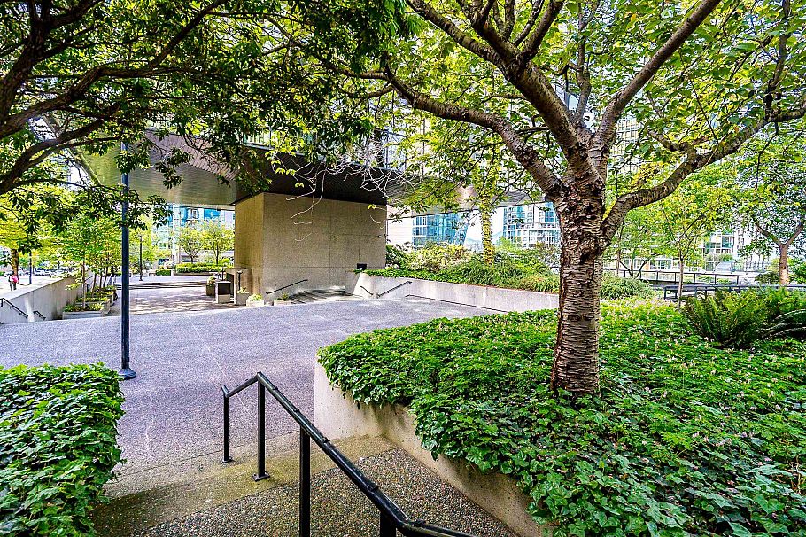 1113 1333 W Georgia Street Vancouver, BC - 10