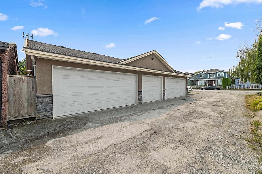2515 E 45th Avenue Vancouver, BC - 25