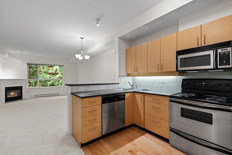 208 3151 Connaught Crescent North Vancouver, BC - 4