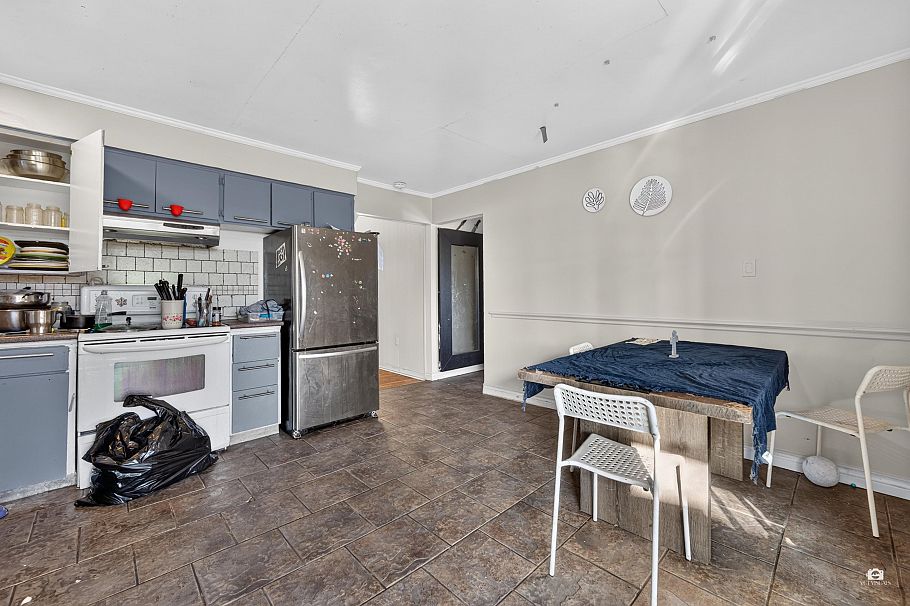 3184 E 8th Avenue Vancouver, BC - 7