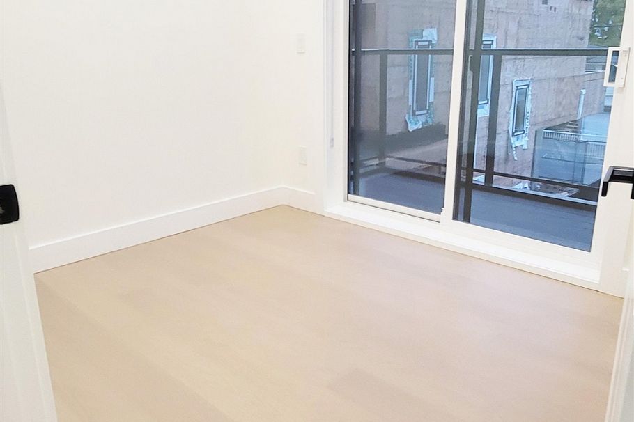 2 2741 Grant Street Vancouver, BC - 16
