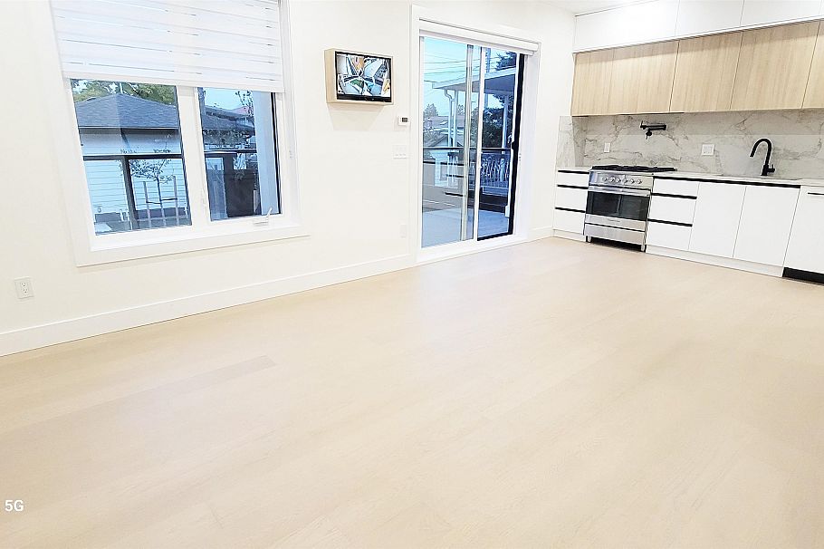 2 2741 Grant Street Vancouver, BC - 4