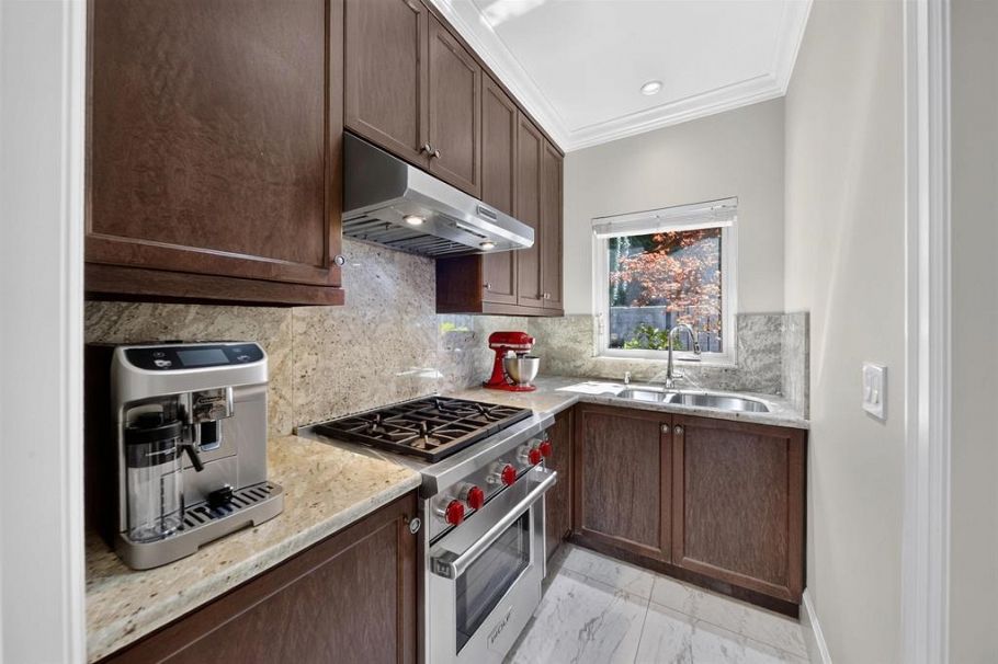 4578 Puget Drive Vancouver, BC - 10