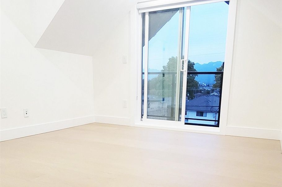 2 2741 Grant Street Vancouver, BC - 13