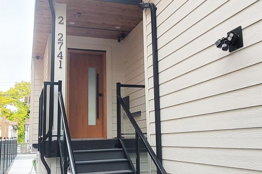 2 2741 Grant Street Vancouver, BC - 2