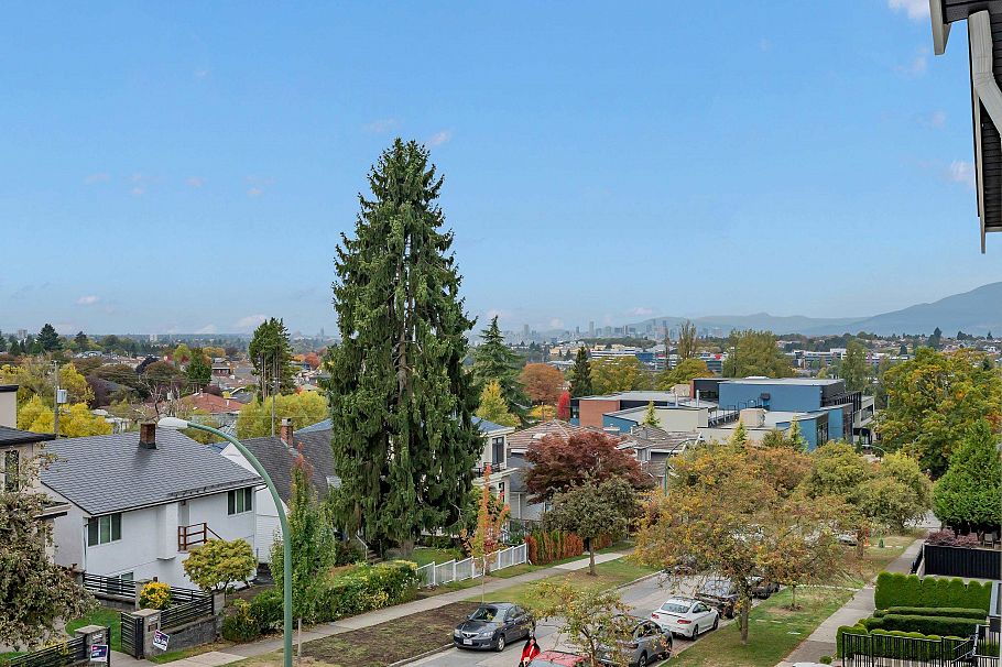 1 3581 Haida Drive Vancouver, BC - 27
