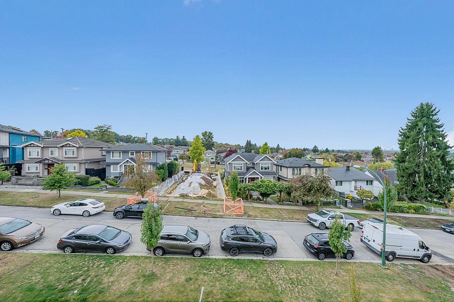 1 3581 Haida Drive Vancouver, BC - 26