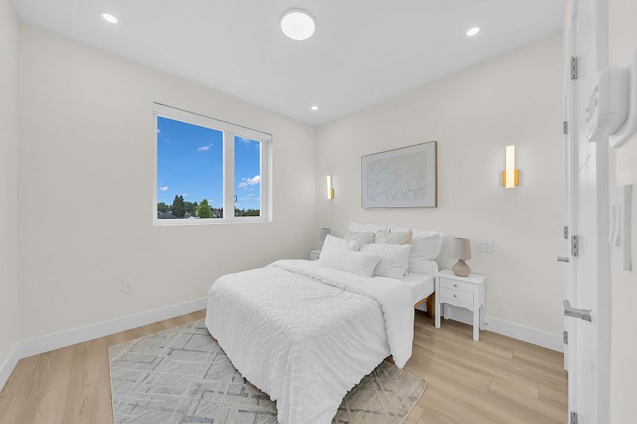 1 3581 Haida Drive Vancouver, BC - 17