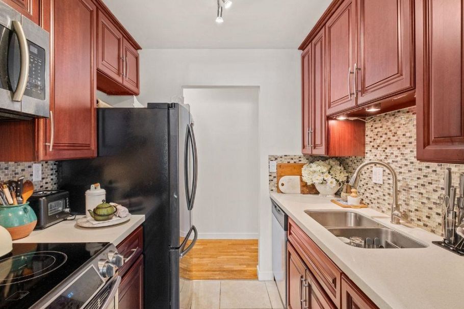 608 555 W 28th Street North Vancouver, BC - 4