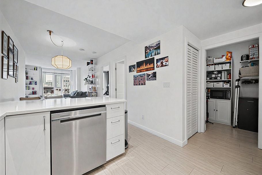 512 1133 Homer Street Vancouver, BC - 9