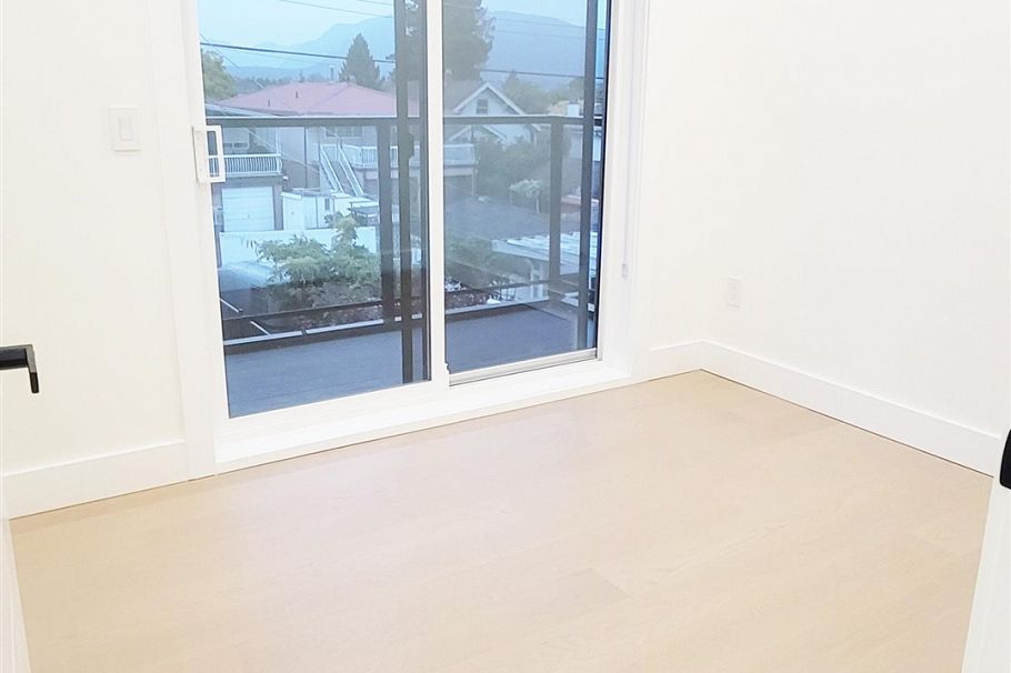 2 2741 Grant Street Vancouver, BC - 15
