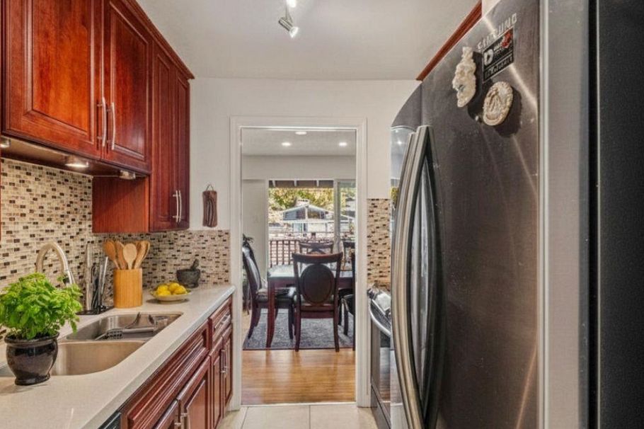 608 555 W 28th Street North Vancouver, BC - 5