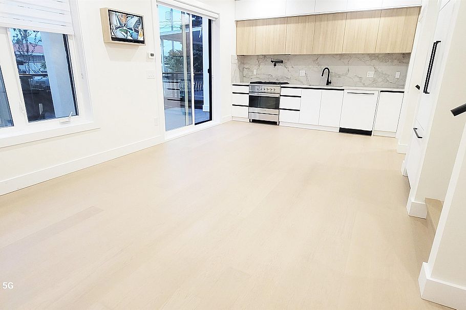 2 2741 Grant Street Vancouver, BC - 5