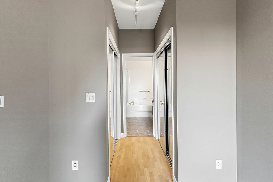 204 131 W 3rd Street North Vancouver, BC - 23