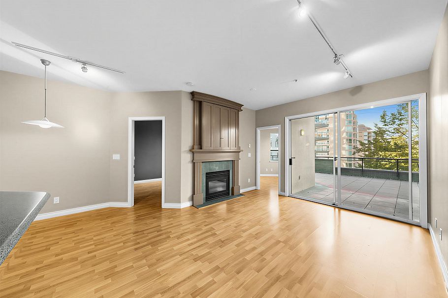204 131 W 3rd Street North Vancouver, BC - 2