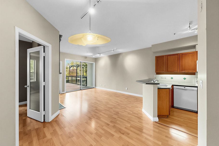 204 131 W 3rd Street North Vancouver, BC - 17