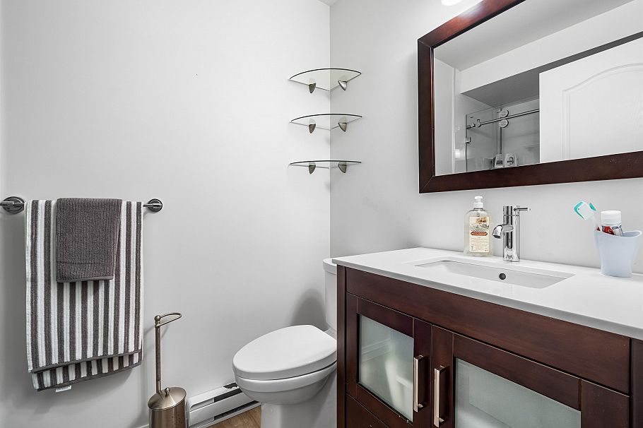 4047 Woodbury Avenue North Vancouver, BC - 27