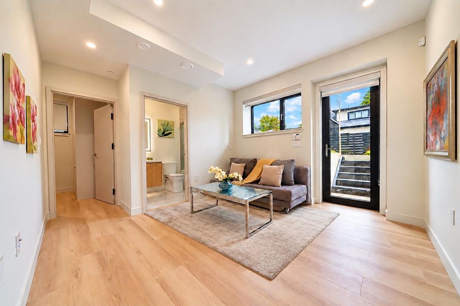1 7881 Birch Street Vancouver, BC - 18