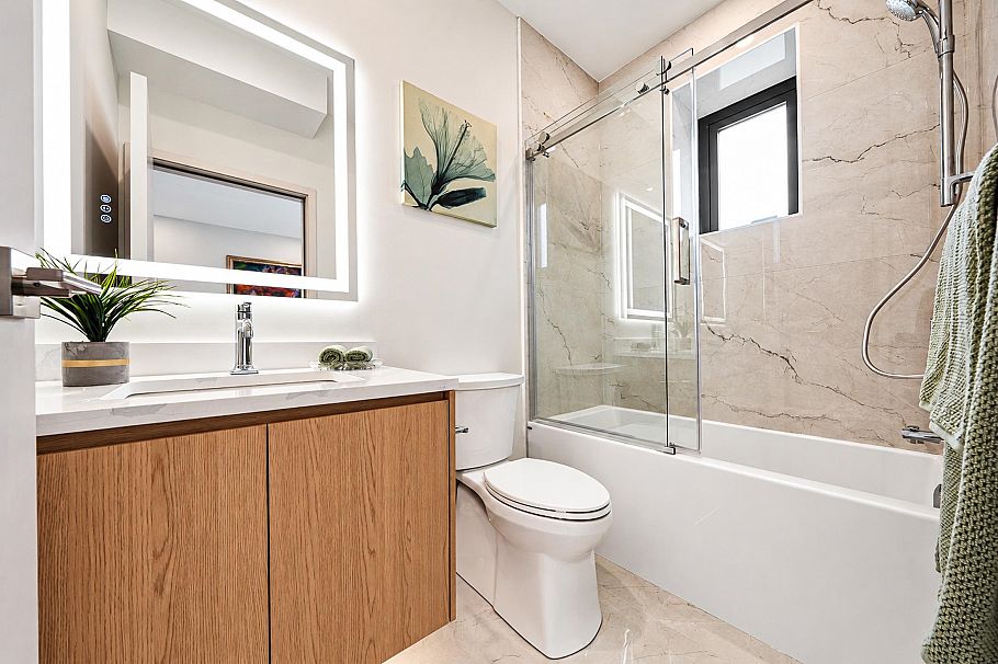 1 7881 Birch Street Vancouver, BC - 17