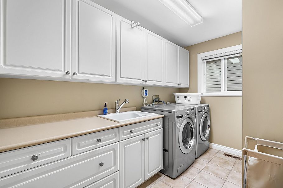 4047 Woodbury Avenue North Vancouver, BC - 23