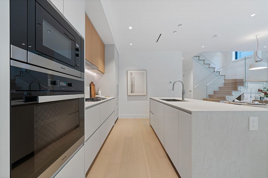 1 2926 W 12th Avenue Vancouver, BC - 5