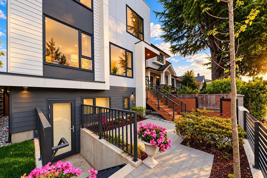 1 7881 Birch Street Vancouver, BC - 2