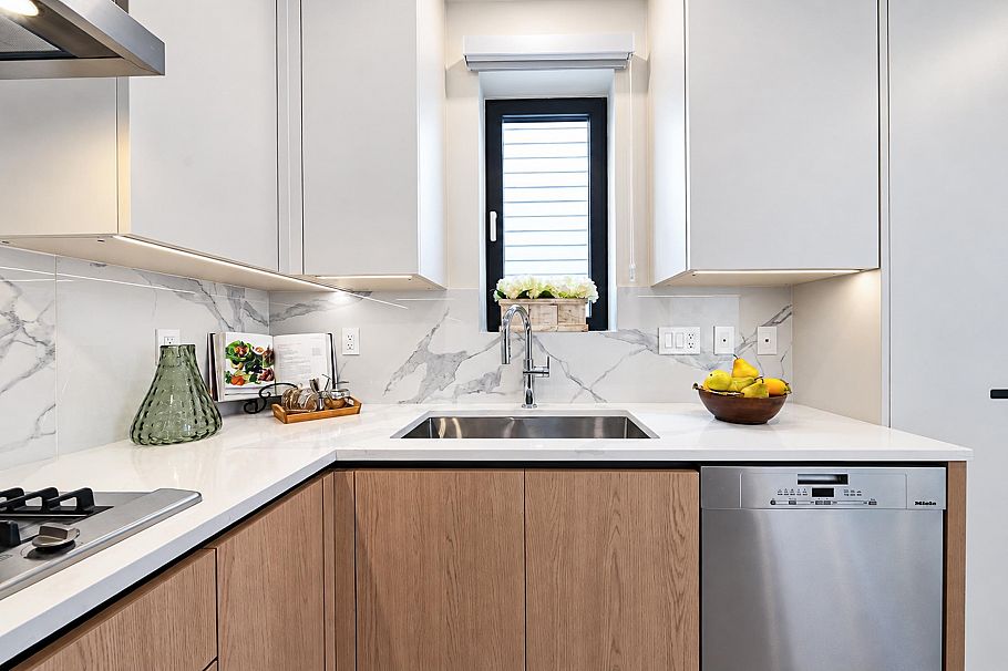 1 7881 Birch Street Vancouver, BC - 7