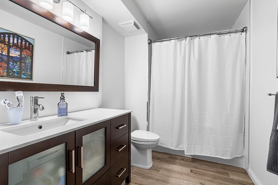 4047 Woodbury Avenue North Vancouver, BC - 31