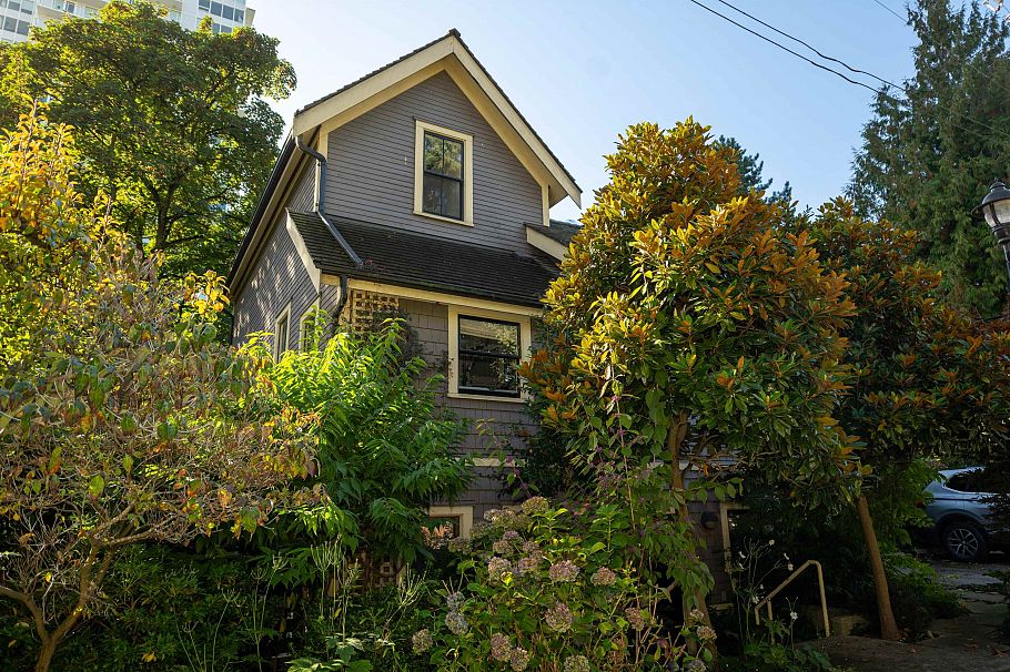 1119 Pendrell Street Vancouver, BC - 3