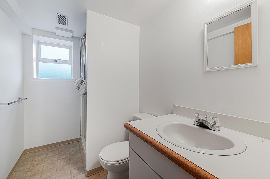 3039 W 20th Avenue Vancouver, BC - 32