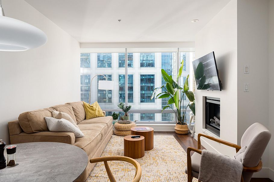 2704 1111 Alberni Street Vancouver, BC - 1
