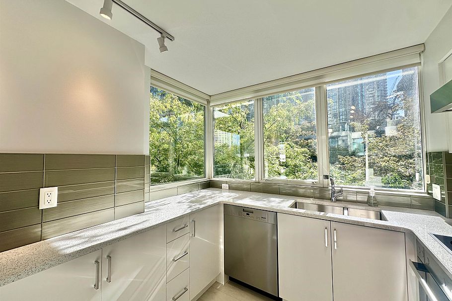 206 588 Broughton Street Vancouver, BC - 7