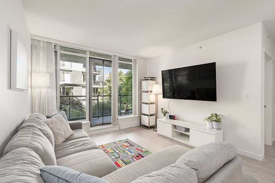 210 3168 Riverwalk Avenue Vancouver, BC - 3