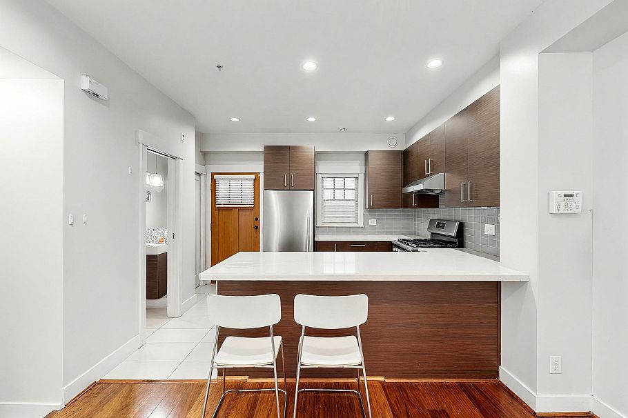 5978 Oak Street Vancouver, BC - 5