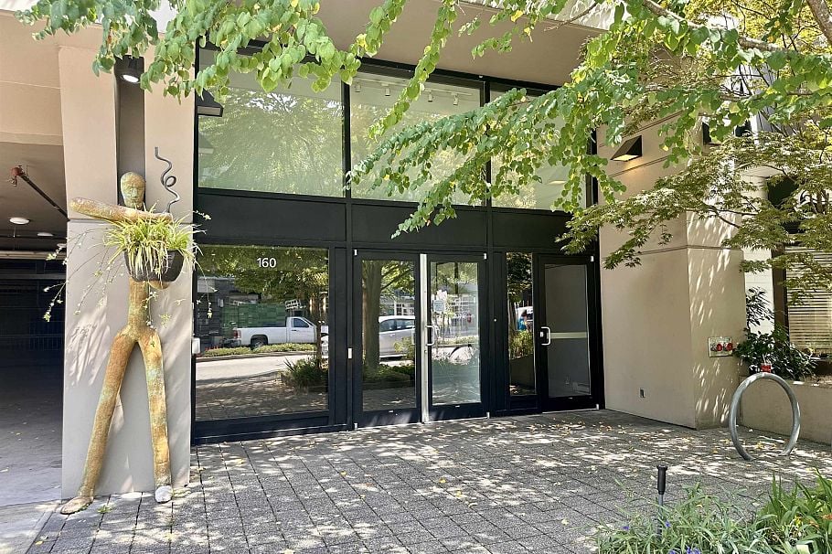 503 160 W 3rd Street North Vancouver, BC - 2