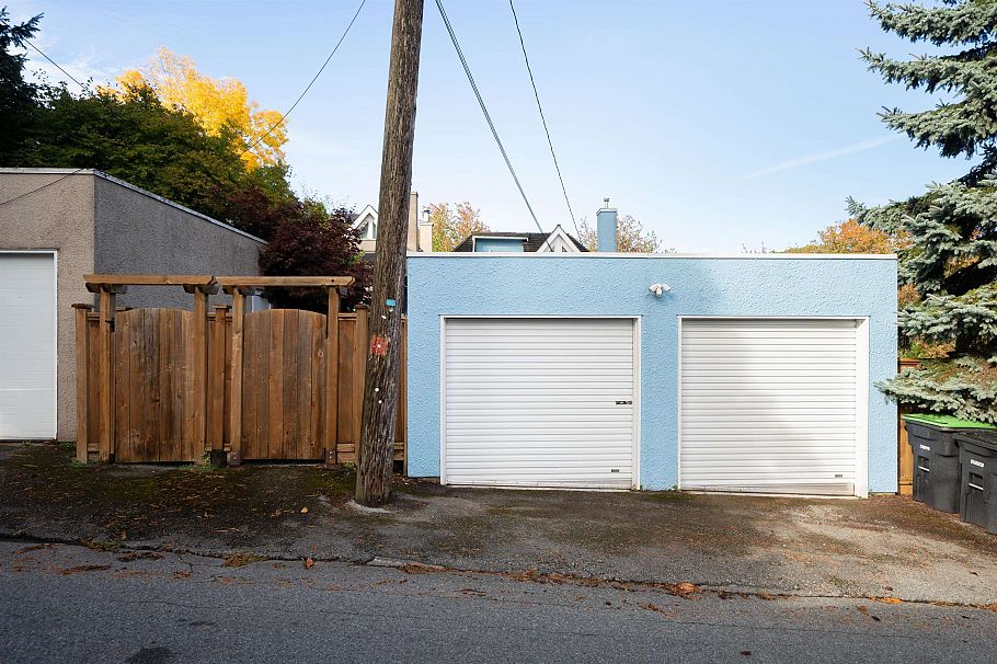3328 W 30th Avenue Vancouver, BC - 35