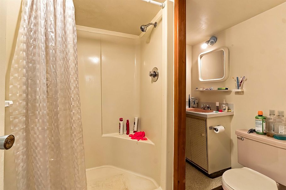 4243 Delbrook Avenue North Vancouver, BC - 29