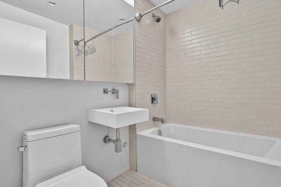 4136 Beatrice Street Vancouver, BC - 24
